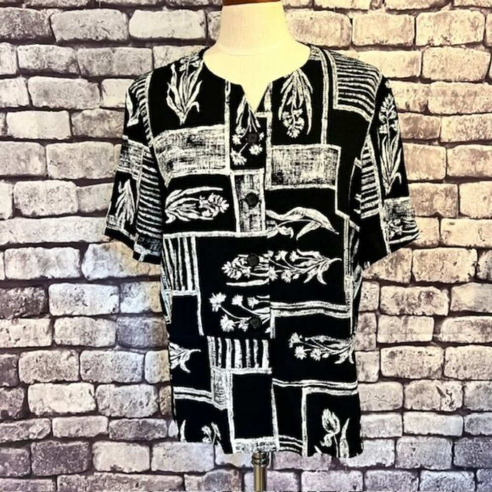 Dressbarn Short Sleeve Black & White Blouse Size 14